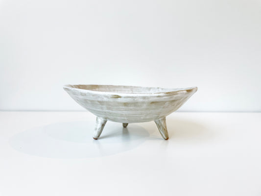 Round Ceramic Plate With Legs